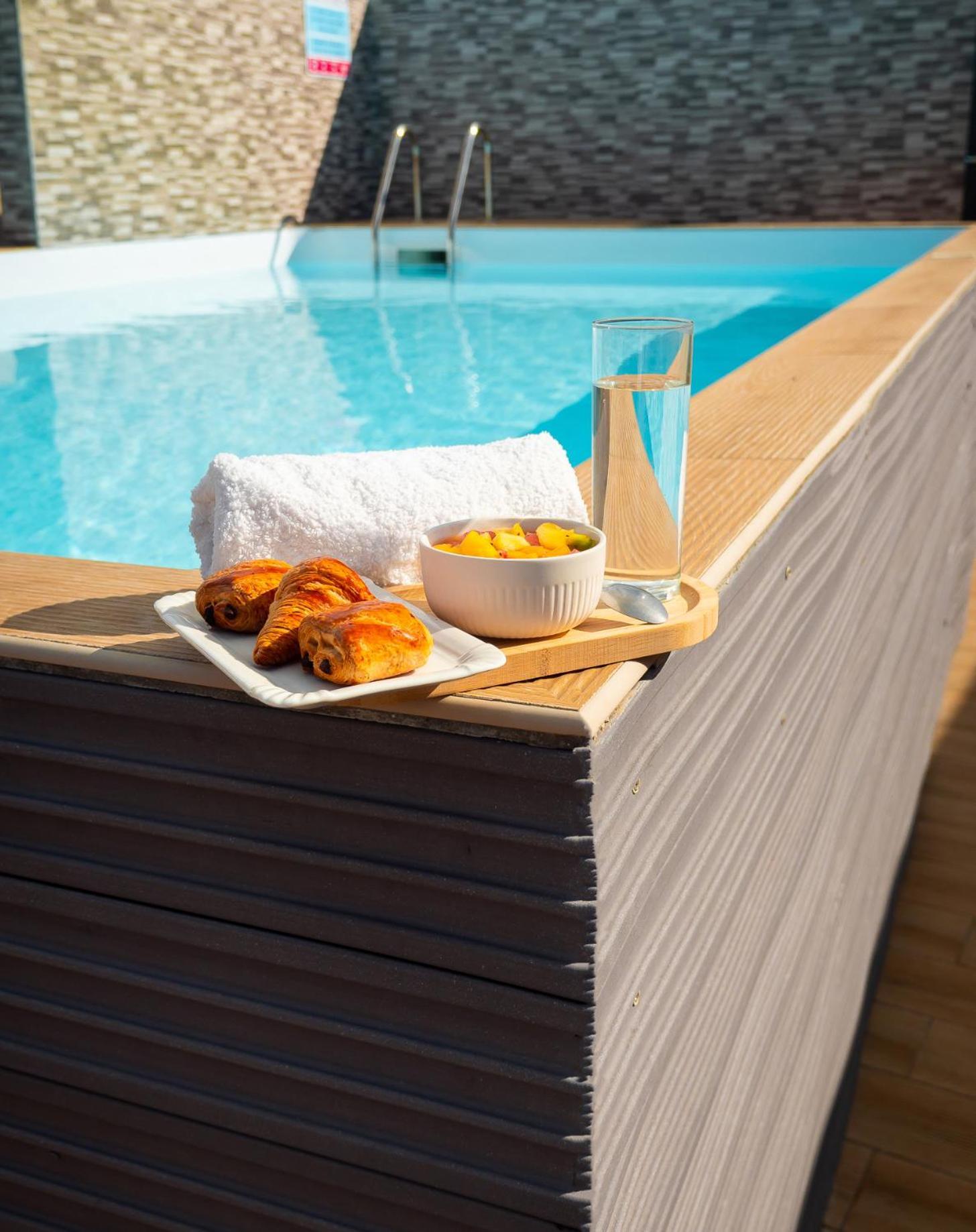 Evasion En Plein Coeur De La Ville Studio Jacuzzis Sauna Et Piscine Au Centre De Port-Louis Zewnętrze zdjęcie